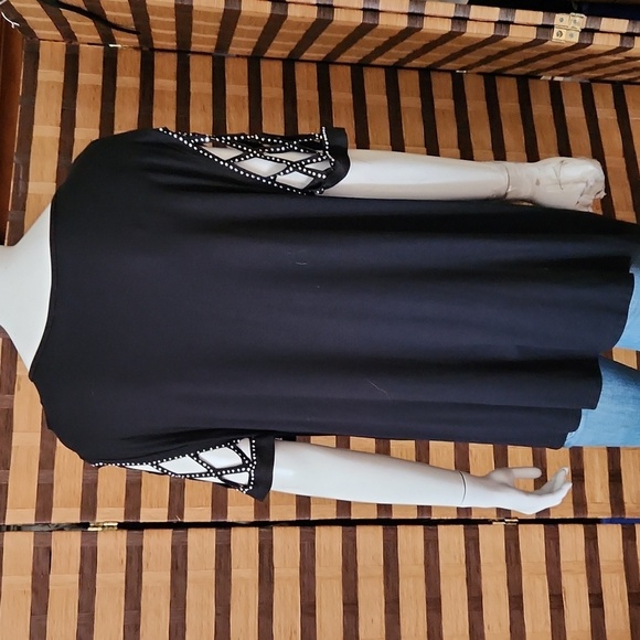 Vocal silver stud cutout top - Picture 4 of 7